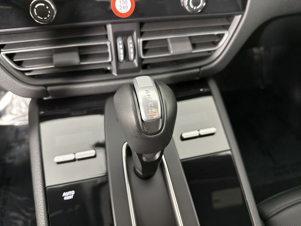 Certified 2025 Porsche Macan image 33