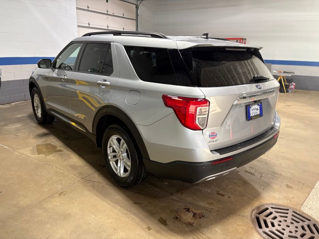Used 2022 Ford Explorer XLT w/ Equipment Group 202A AWD/4WD image 6