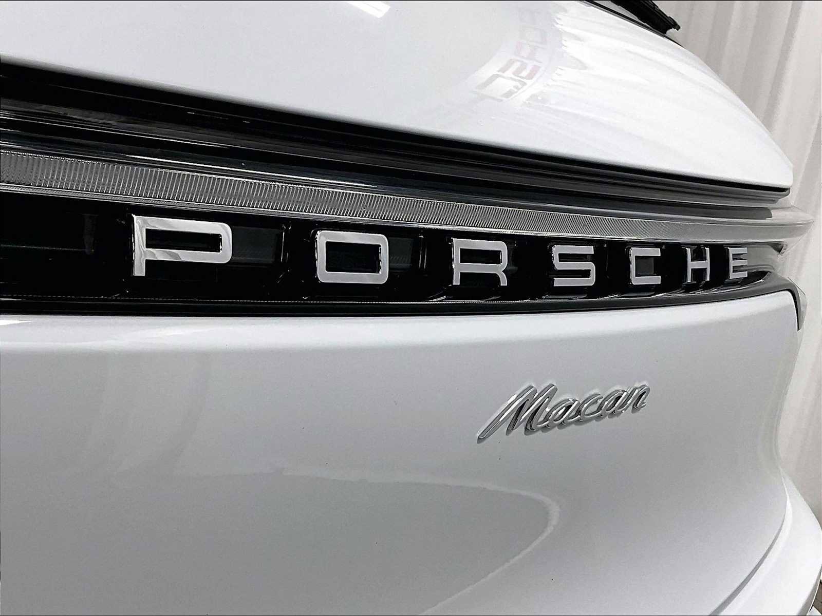 Used 2025 Porsche Macan image 33