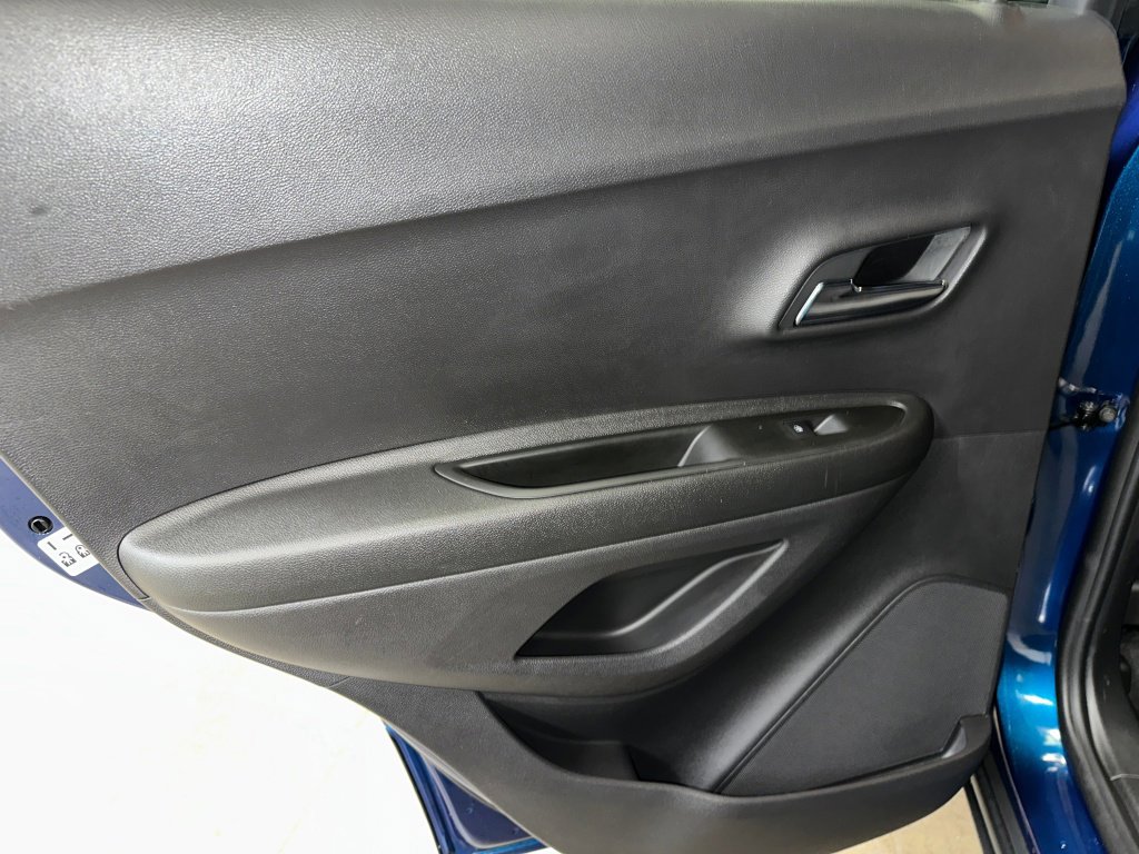 Used 2020 Chevrolet Trax LT w/ Driver Confidence Package image 17