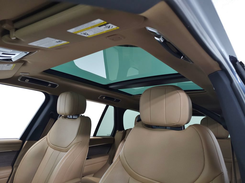 Certified 2025 Land Rover Range Rover SE AWD/4WD image 20