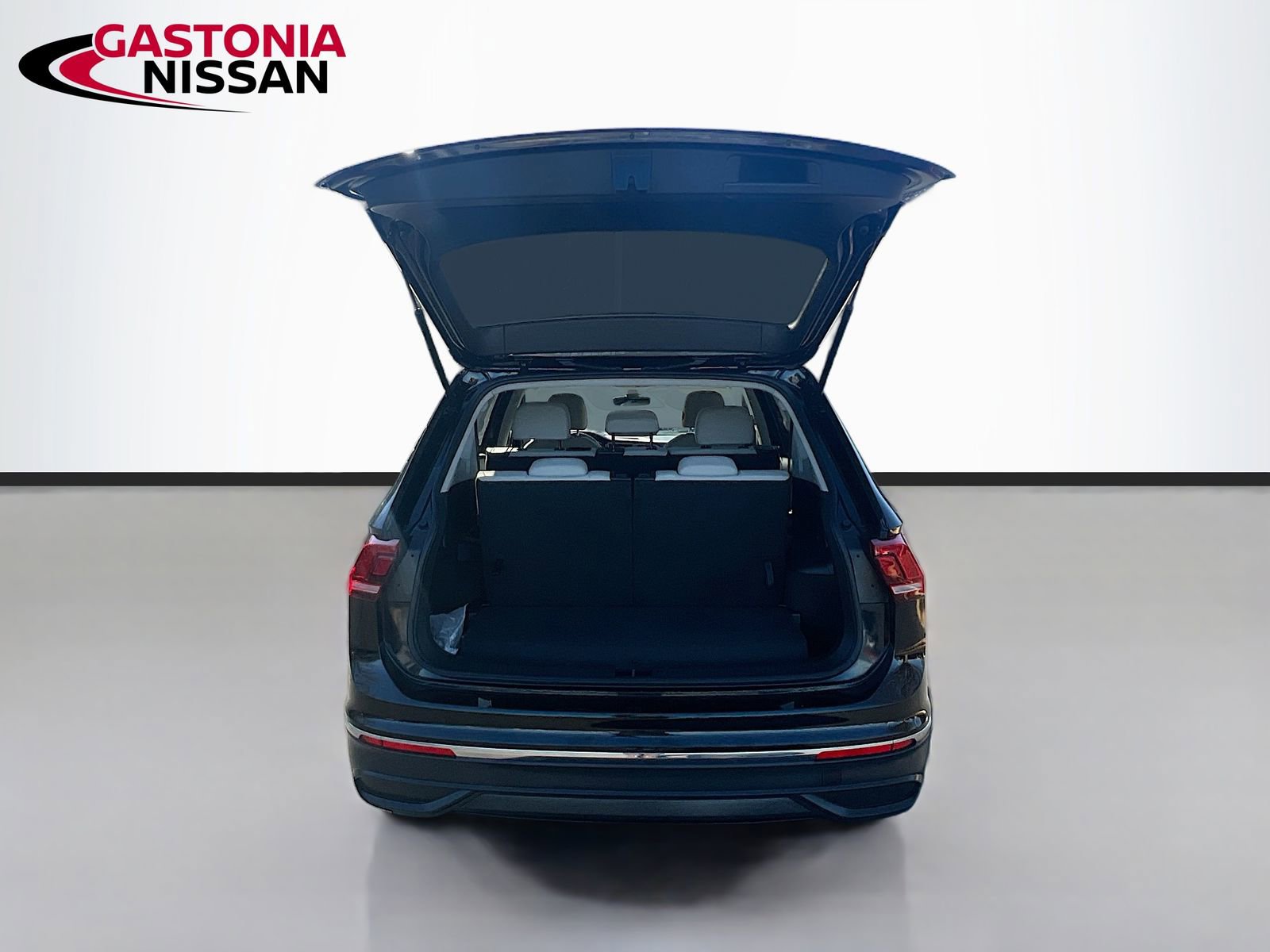 Used 2024 Volkswagen Tiguan S image 34