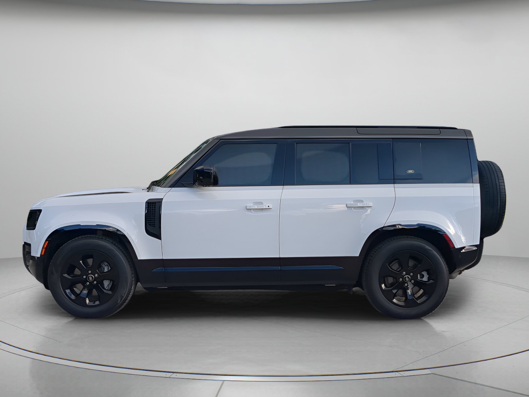 Used 2024 Land Rover Defender 110 X-Dynamic SE AWD/4WD image 43