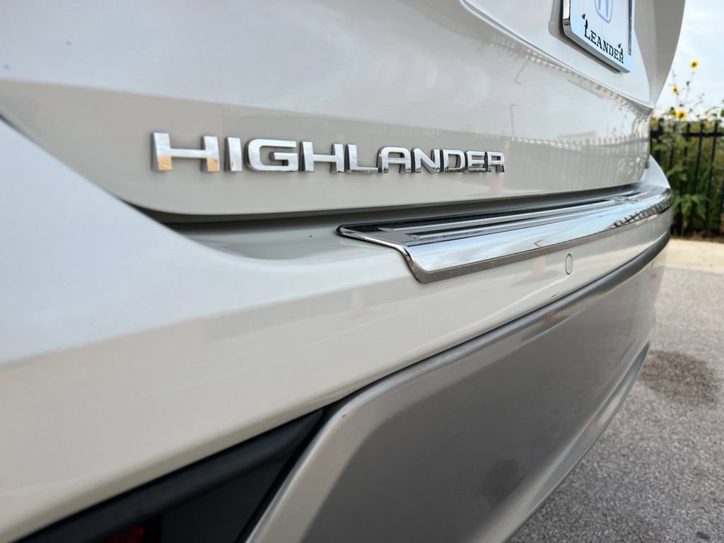 Used 2021 Toyota Highlander Platinum FWD image 8