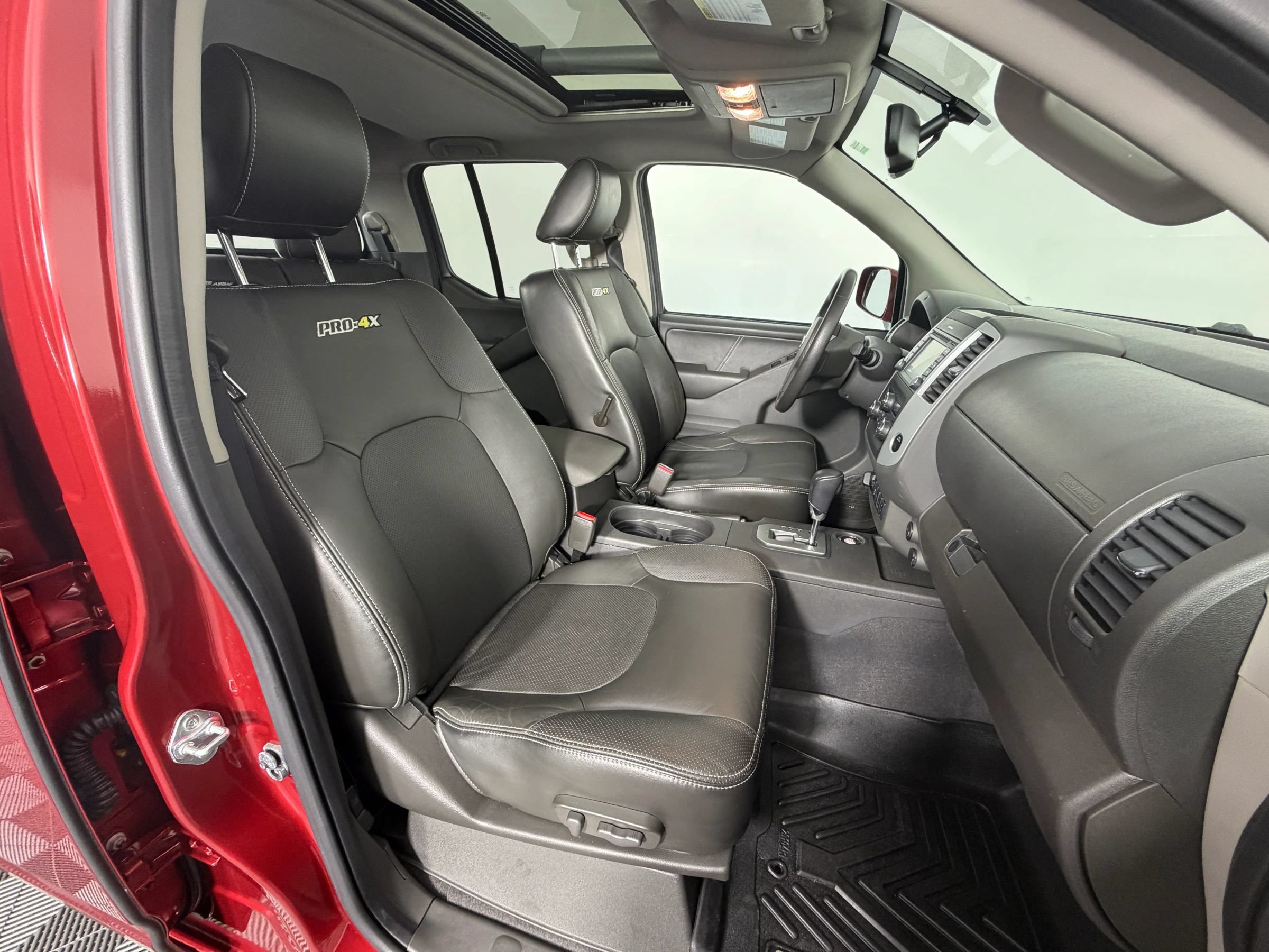 Used 2021 Nissan Frontier PRO-4X w/ Pro-4x Utility Package AWD/4WD image 23