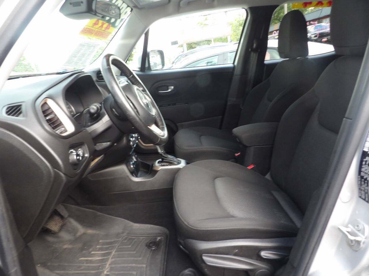 Used 2016 Jeep Renegade Latitude w/ Cold Weather Group AWD/4WD image 7