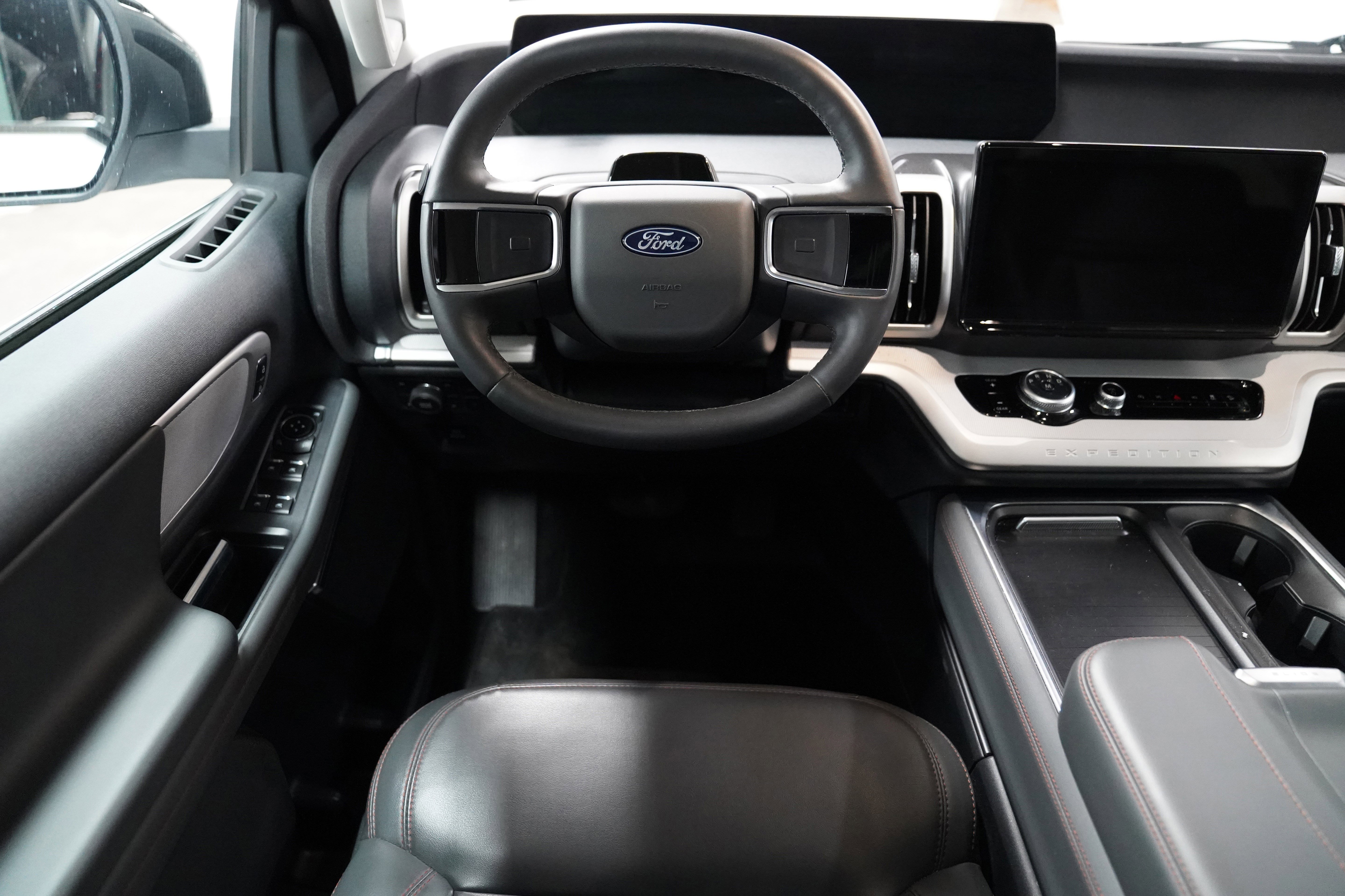 Used 2025 Ford Expedition Active image 13