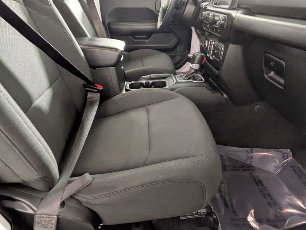 Used 2023 Jeep Wrangler Sahara image 29