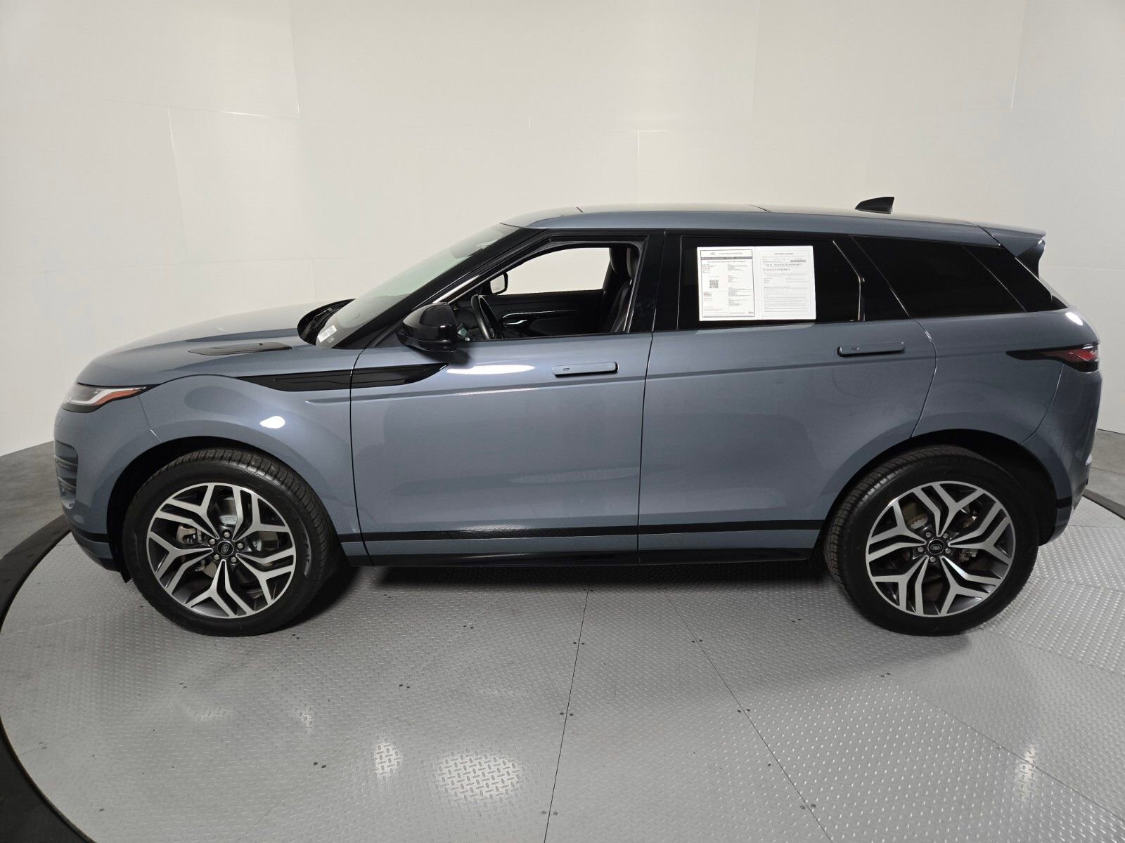 Used 2023 Land Rover Range Rover Evoque R-Dynamic S image 8