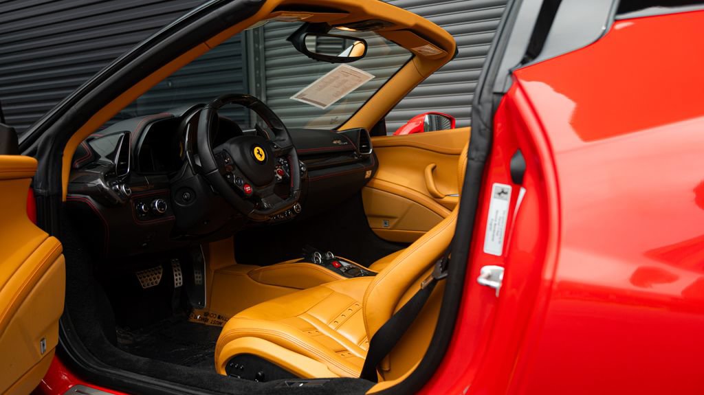 Used 2015 Ferrari 458 Spider RWD image 44
