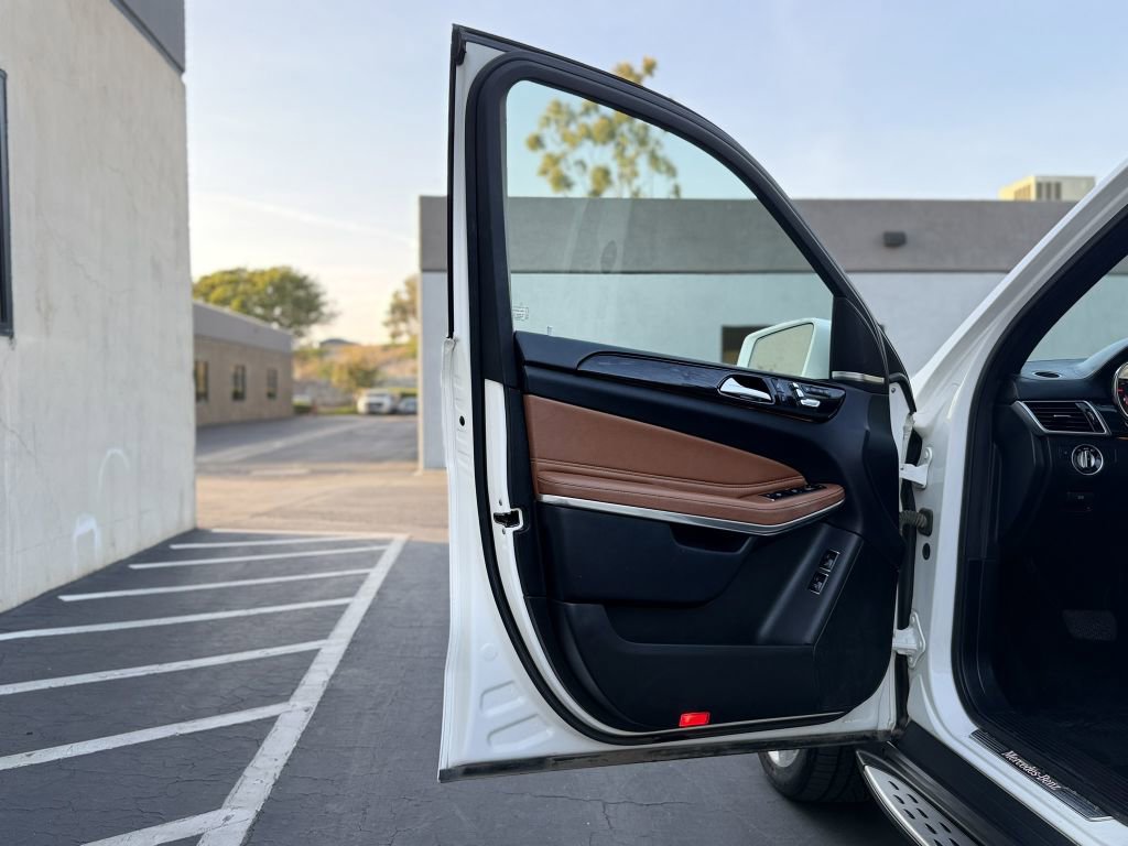 Used 2018 Mercedes-Benz GLS 550 4MATIC image 16