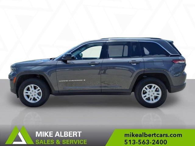 Used 2023 Jeep Grand Cherokee Laredo AWD/4WD image 4