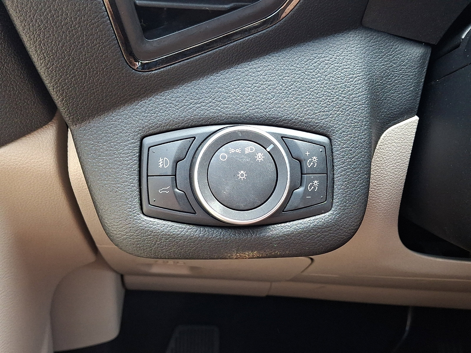 Certified 2019 Ford Escape Titanium AWD/4WD image 28