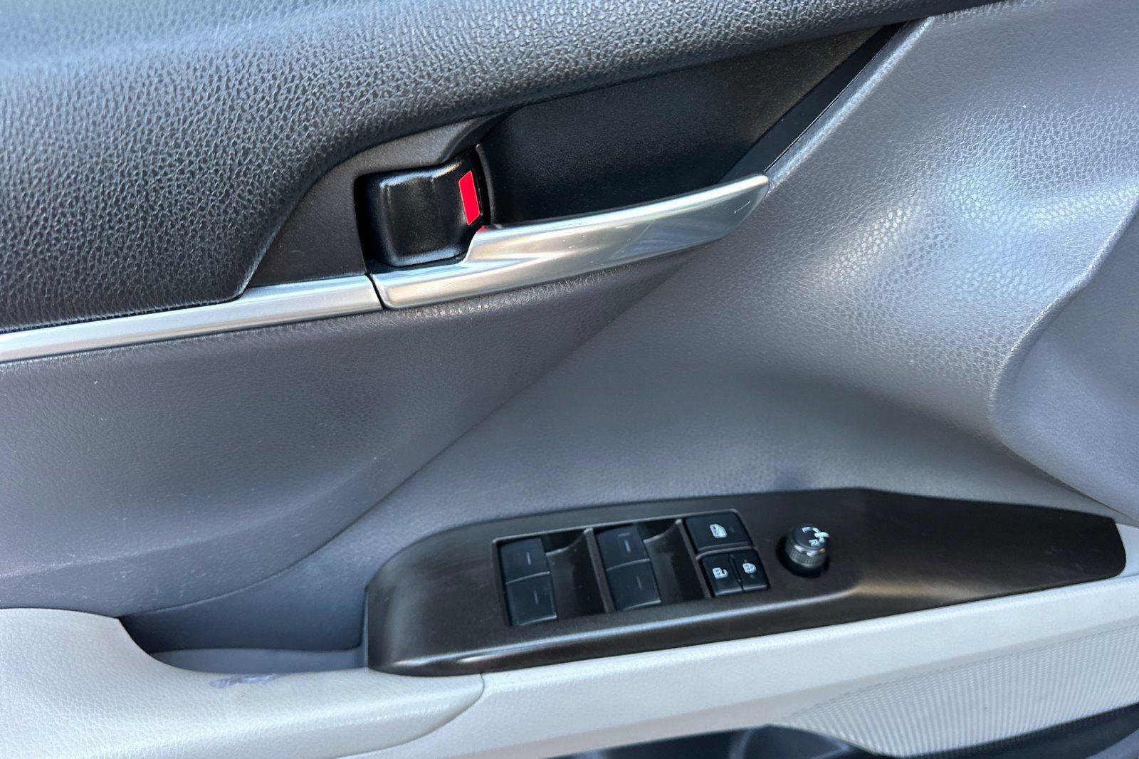 Used 2022 Toyota Camry SE image 10