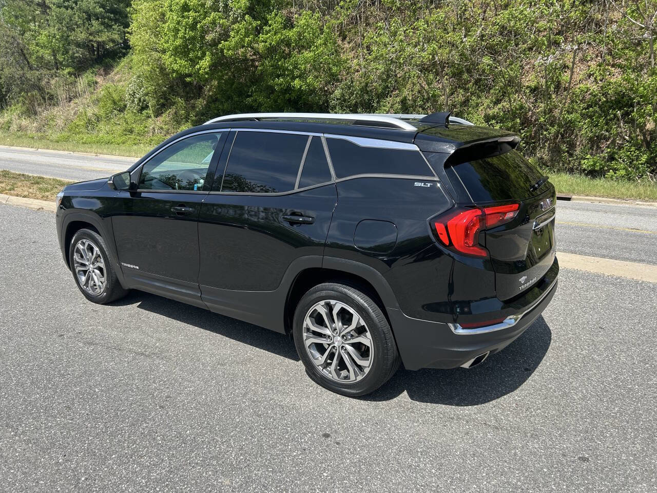 Used 2019 GMC Terrain SLT w/ Preferred Package AWD/4WD image 4