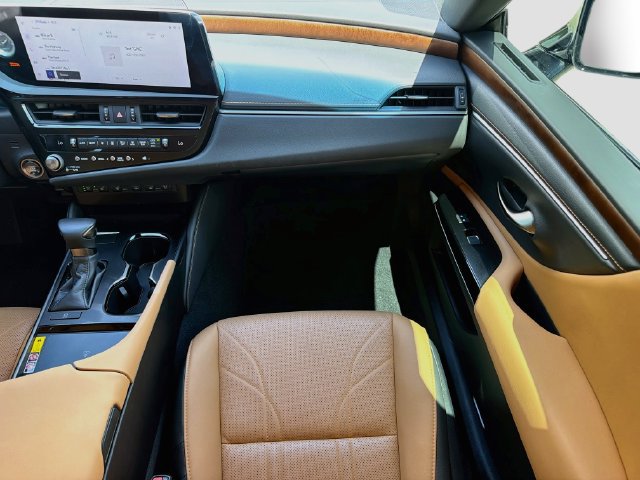 Used 2025 Lexus ES 350 w/ Technology Package FWD image 18