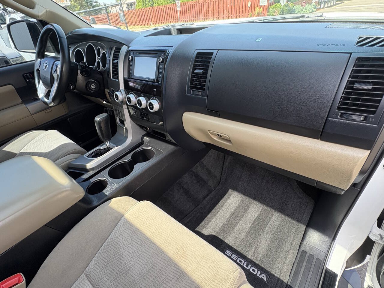 Used 2015 Toyota Sequoia SR5 AWD/4WD image 17