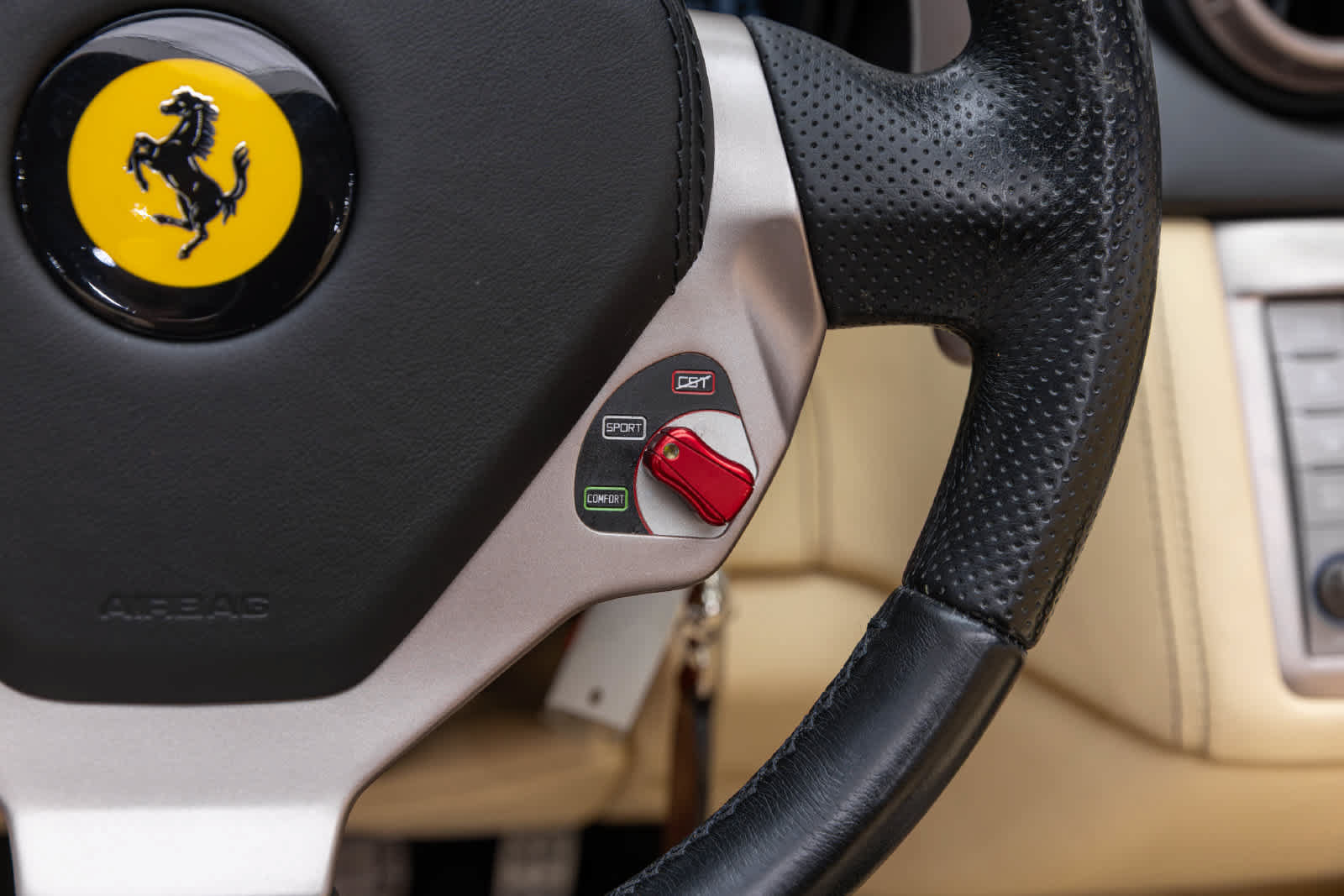 Used 2010 Ferrari California RWD image 34