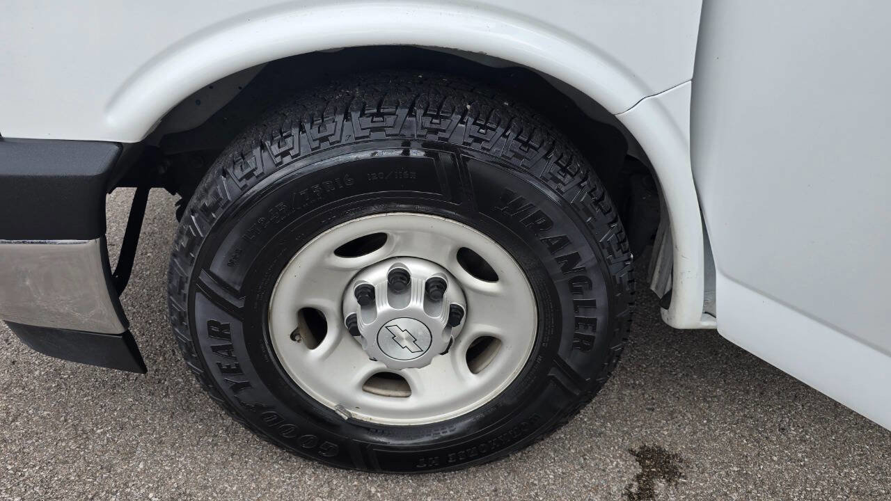 Used 2017 Chevrolet Express 3500 w/ Chrome Appearance Package image 53