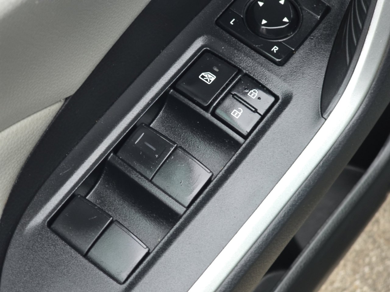 Used 2020 Toyota RAV4 XLE image 24