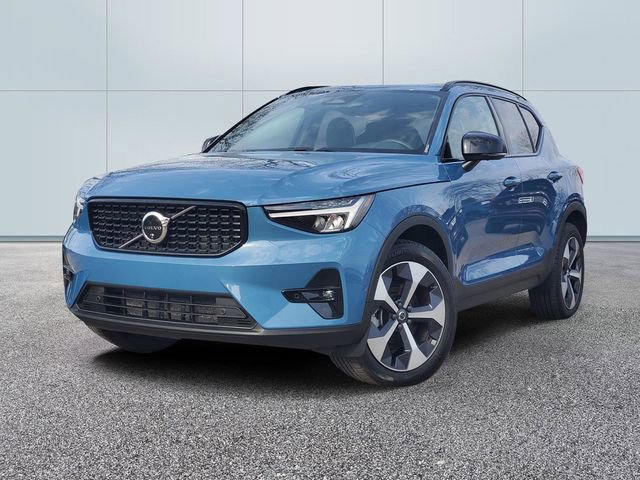 Certified 2025 Volvo XC40 B5 Plus AWD/4WD image 1