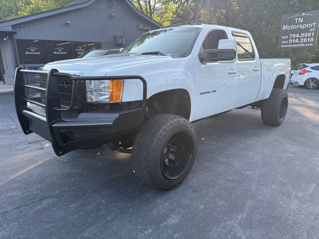 Used 2011 GMC Sierra 2500 Denali w/ Suspension Package, Off-Road AWD/4WD image 47