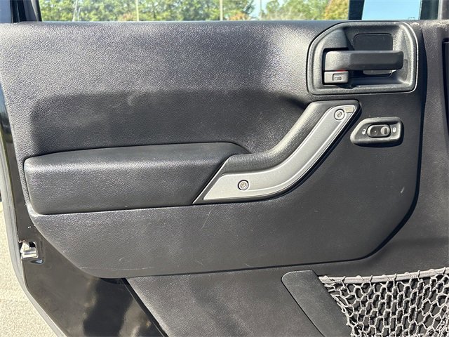 Used 2016 Jeep Wrangler Unlimited Sahara w/ Connectivity Group image 10