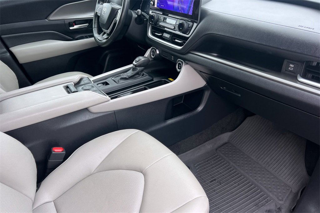 Certified 2024 Toyota Grand Highlander XLE image 18