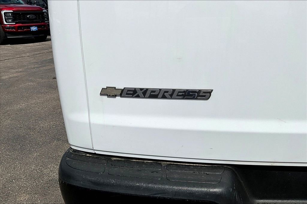 Used 2017 Chevrolet Express 2500 RWD image 25
