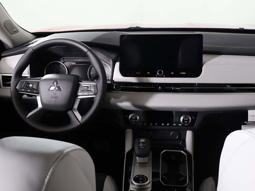 New 2025 Mitsubishi Outlander SE image 35