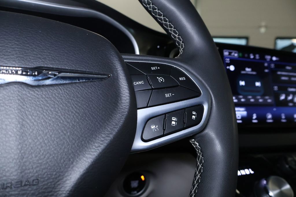 Used 2024 Chrysler Pacifica Touring-L image 24