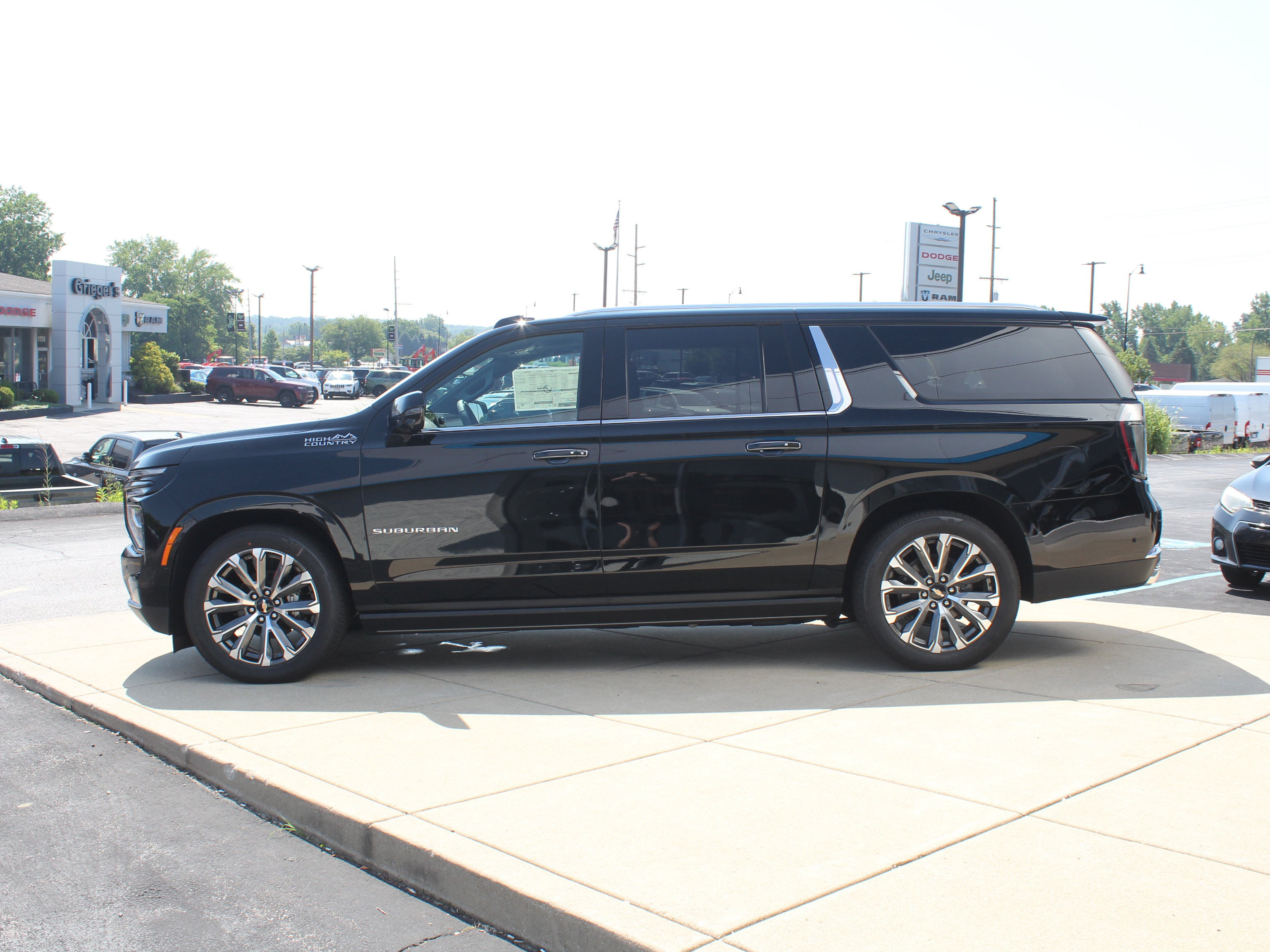 New 2026 Chevrolet Suburban High Country AWD/4WD image 7