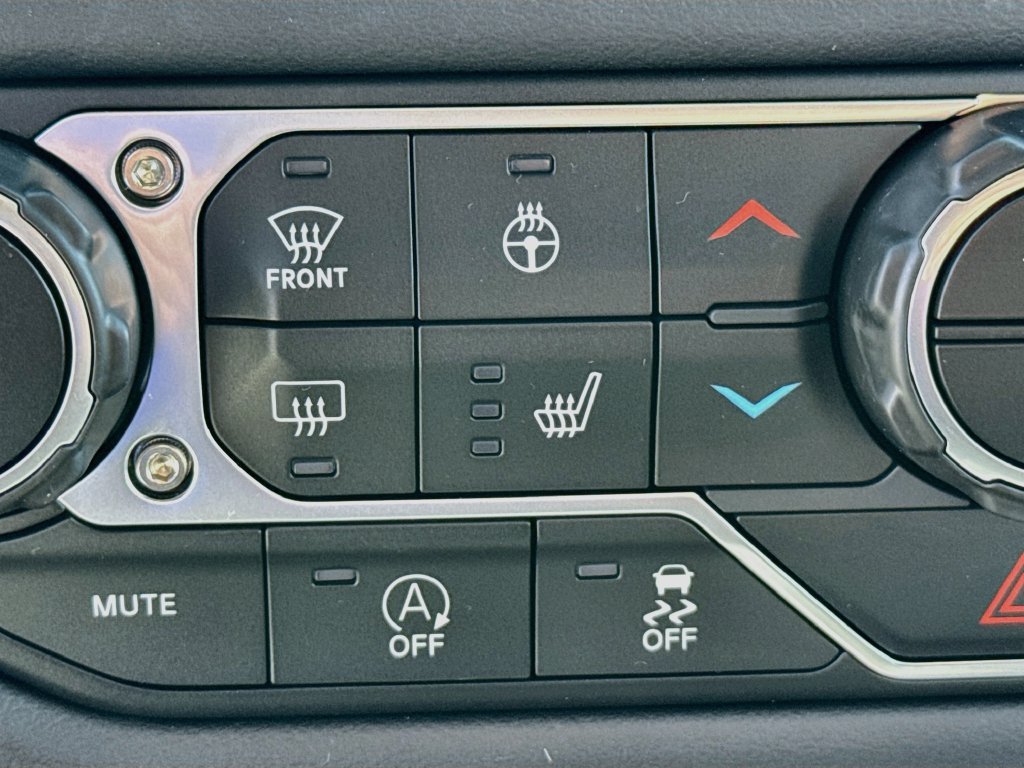 Used 2026 Jeep Wrangler Unlimited Sahara AWD/4WD image 20