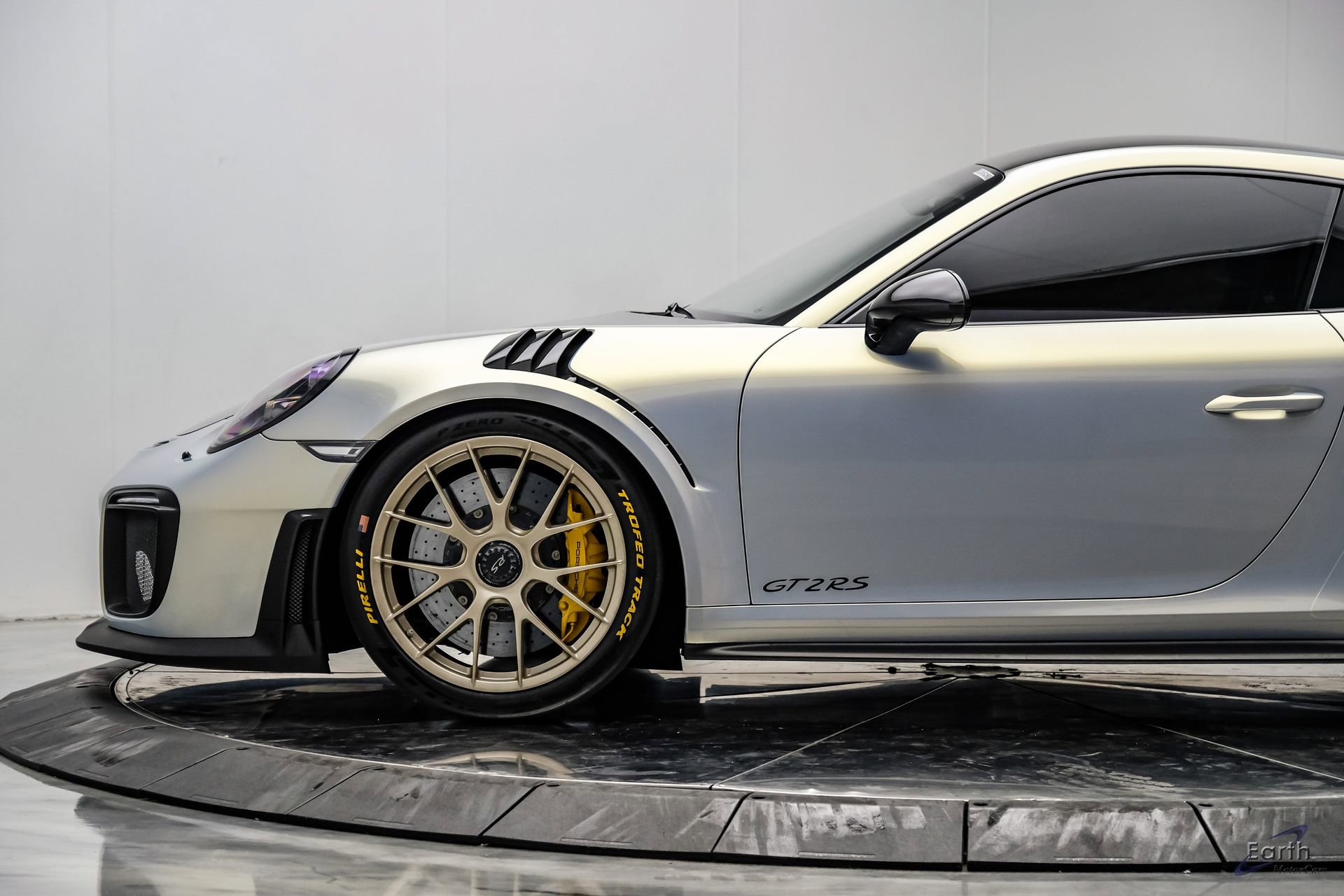 Used 2018 Porsche 911 GT2 RS w/ Weissach Package RWD image 10