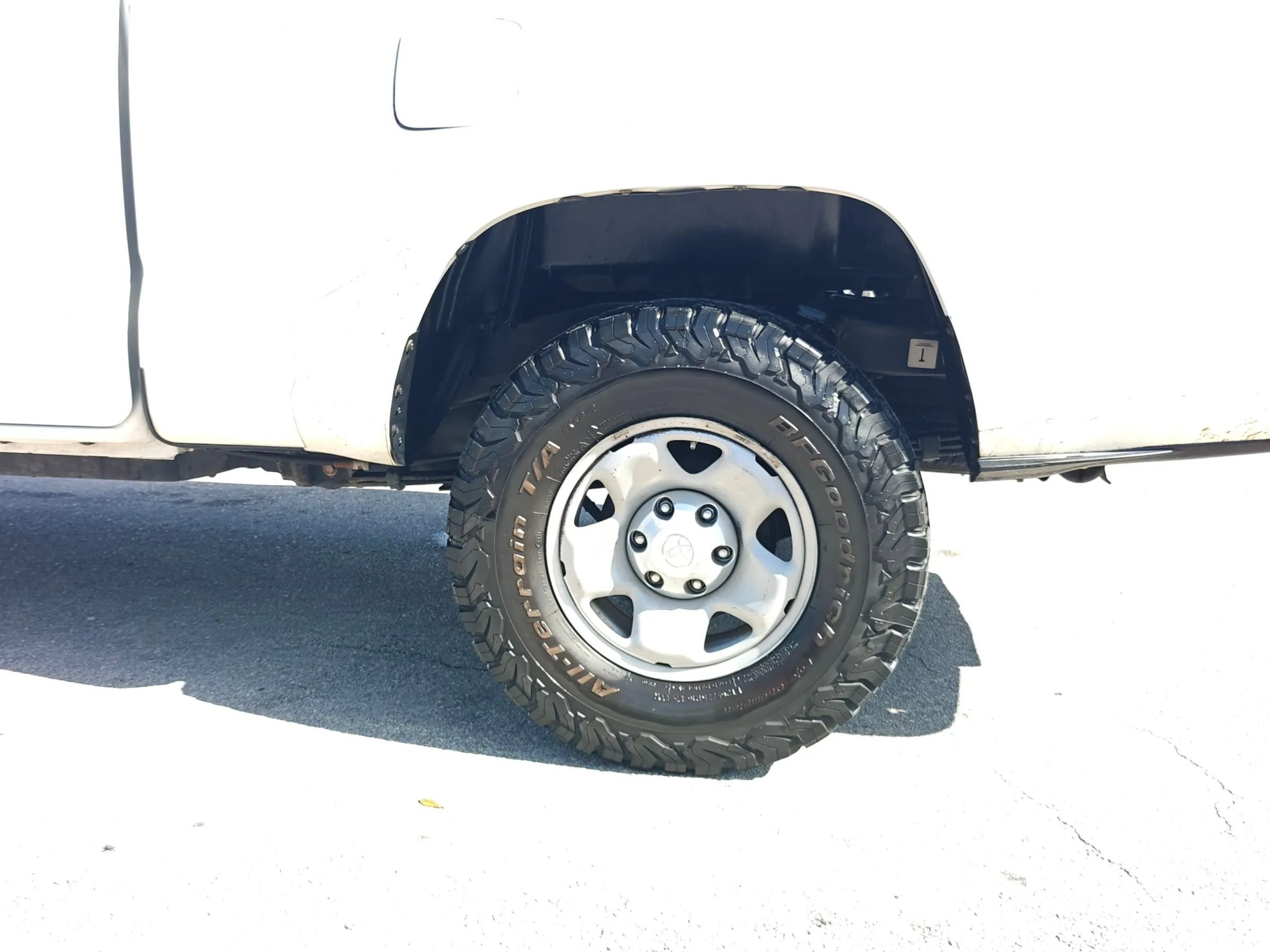 Used 2017 Toyota Tacoma SR RWD image 19