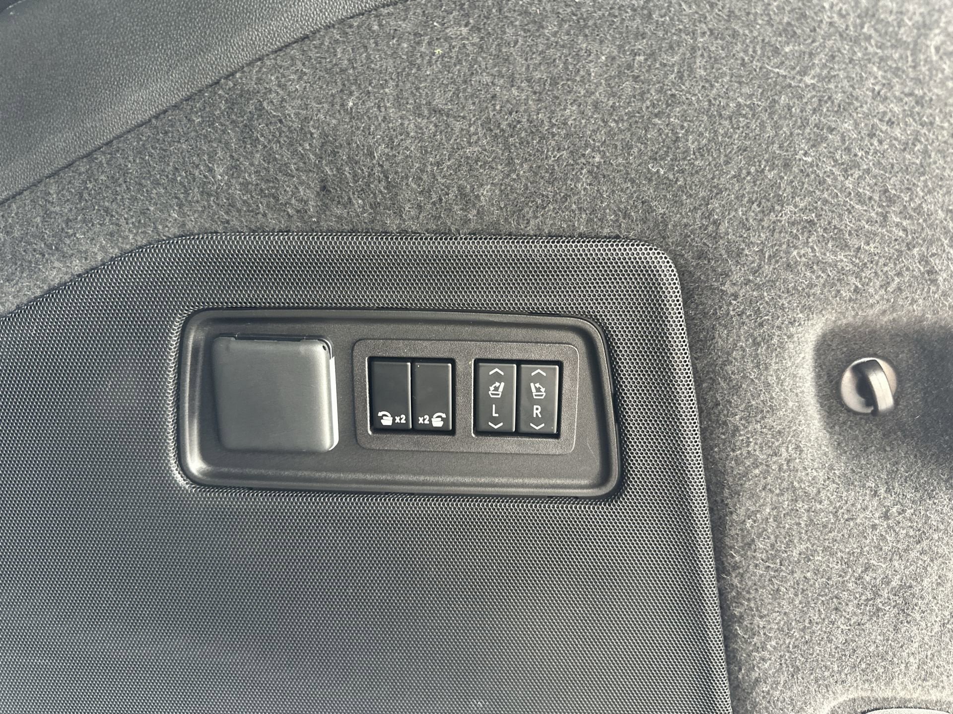 Used 2023 Cadillac Escalade Sport w/ LPO, ONYX Package AWD/4WD image 34