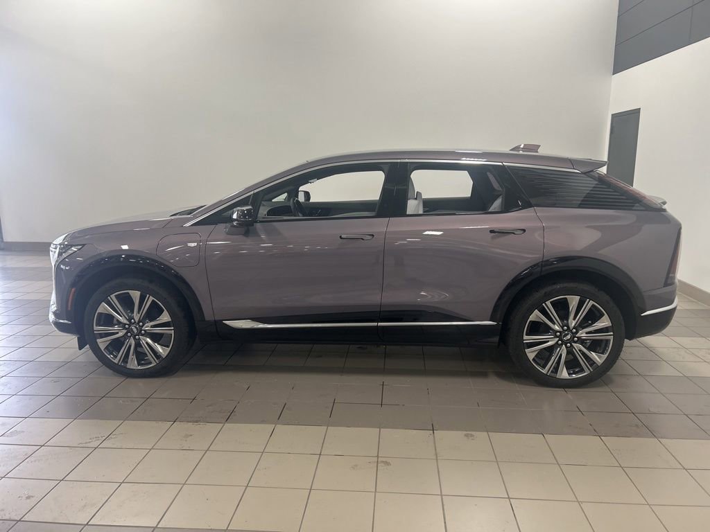 Used 2026 Cadillac Optiq Luxury 2 image 2