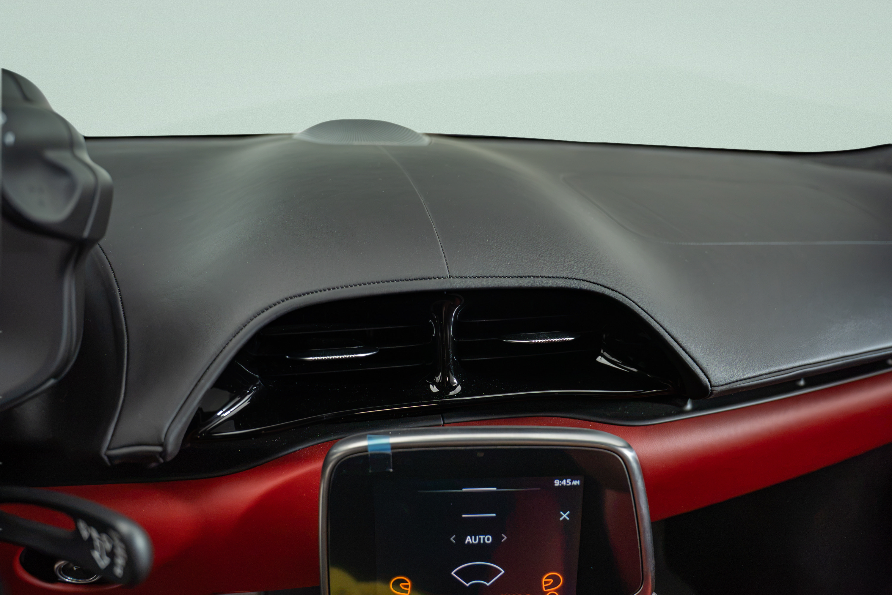 Used 2023 McLaren Artura RWD image 12