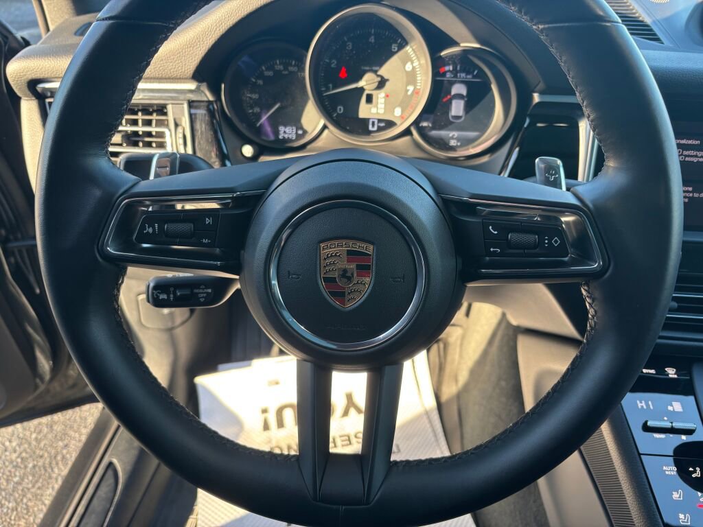 Used 2024 Porsche Macan Base image 19