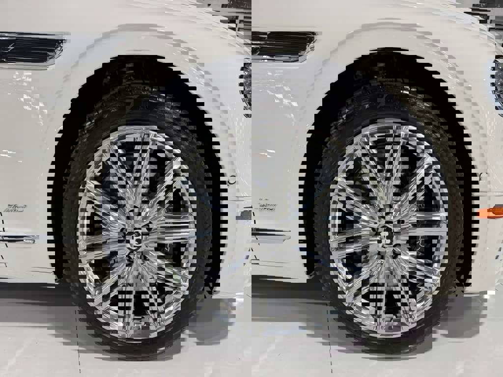 Used 2022 Bentley Flying Spur Plug-In Hybrid image 53