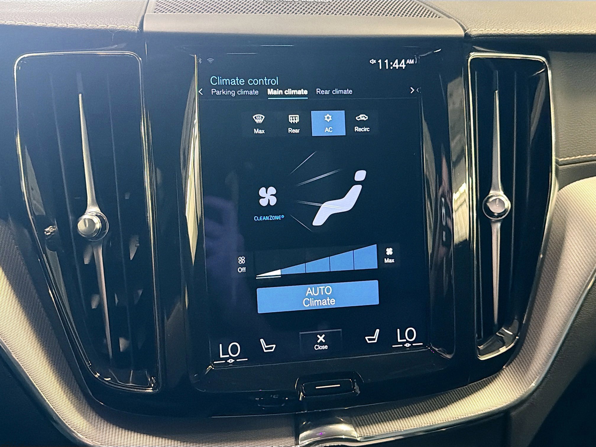 Used 2021 Volvo XC60 T6 R-Design w/ Advanced Package AWD/4WD image 24