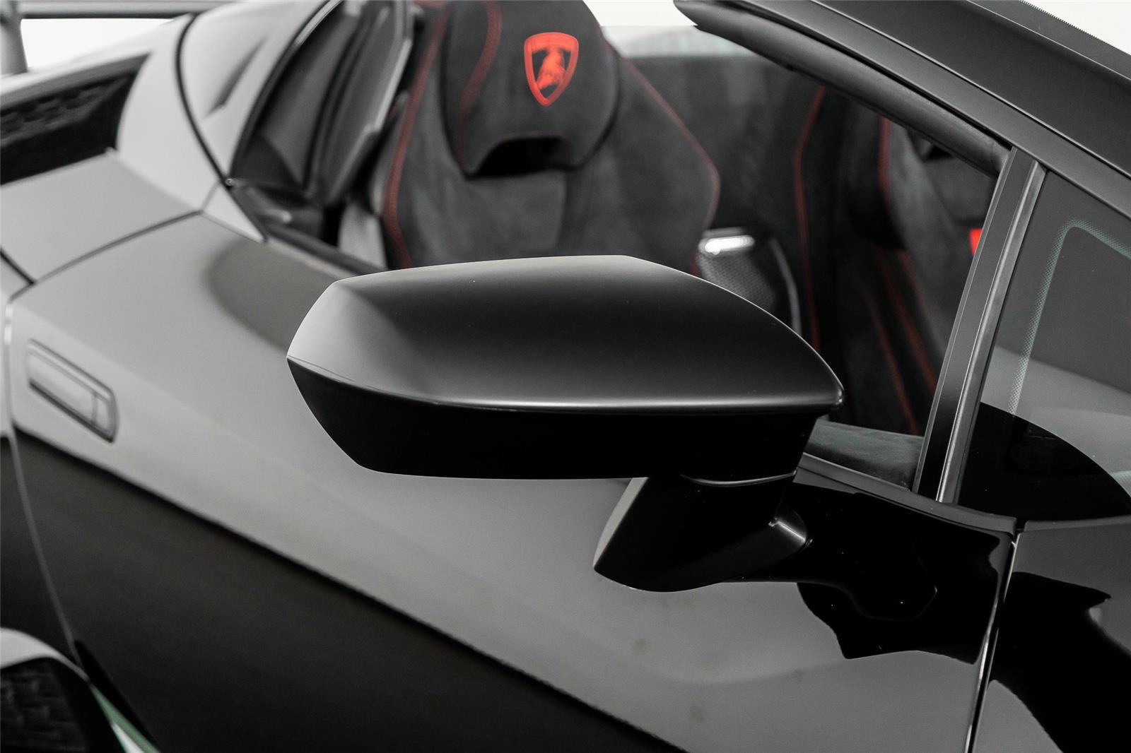 Used 2018 Lamborghini Huracan Performante AWD/4WD image 28