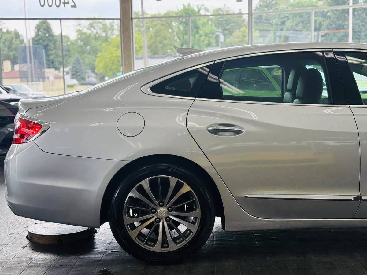 Used 2017 Buick LaCrosse Essence w/ Sun and Shade Package FWD image 6