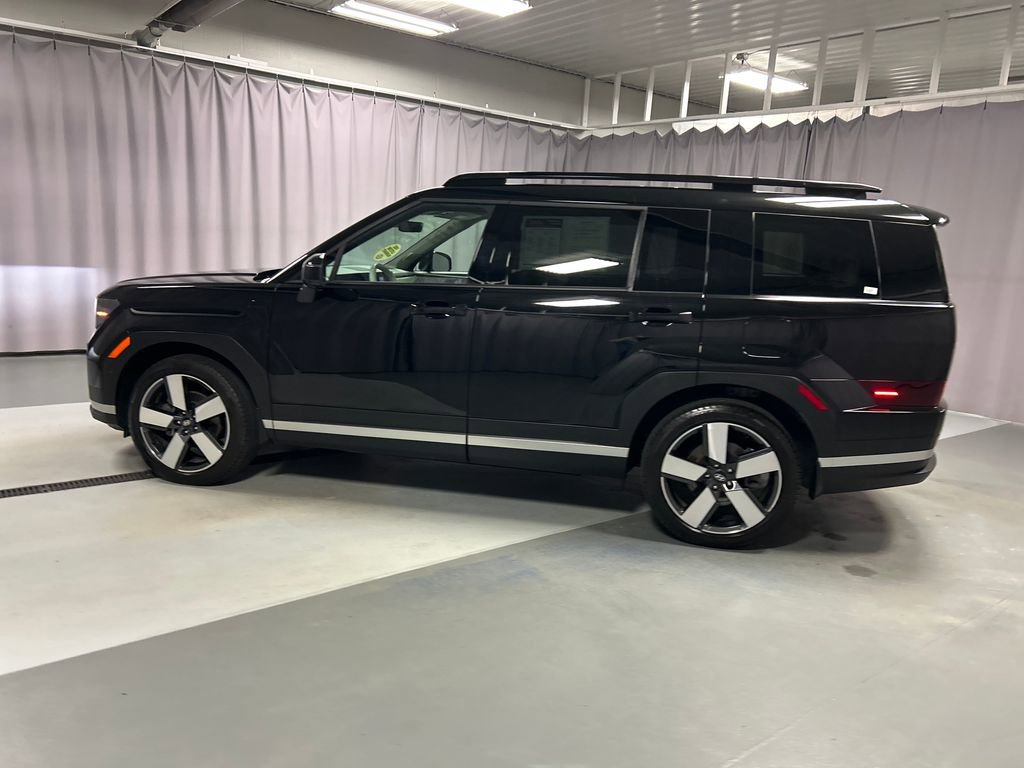 Used 2025 Hyundai Santa Fe Limited image 4