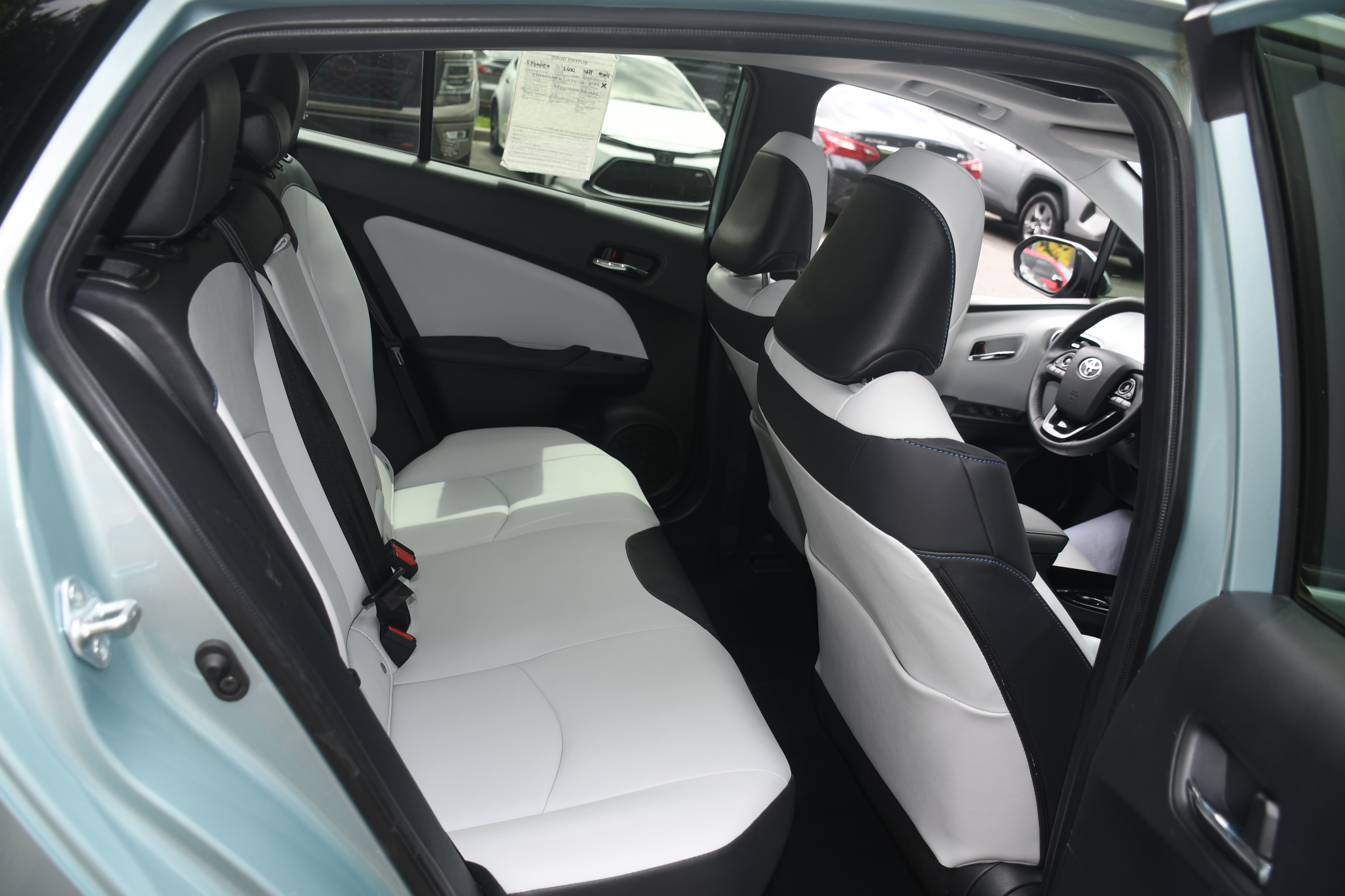 Certified 2022 Toyota Prius Limited w/ Premium Convenience Package FWD image 19