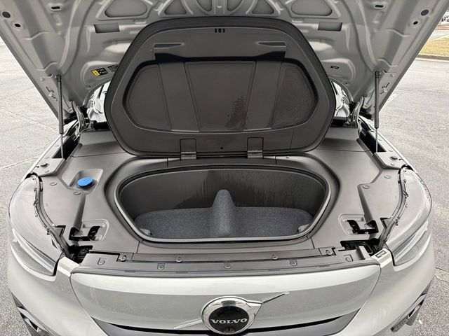 Used 2023 Volvo XC40 Recharge Plus image 37