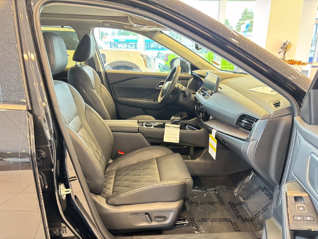 New 2025 Nissan Rogue Platinum w/ Platinum Premium Package AWD/4WD image 21