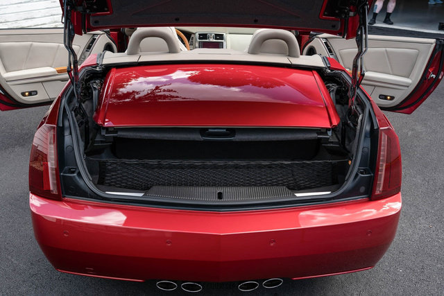 Used 2005 Cadillac XLR RWD image 60
