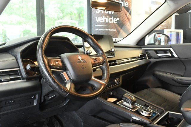 Used 2024 Mitsubishi Outlander SE AWD/4WD image 27
