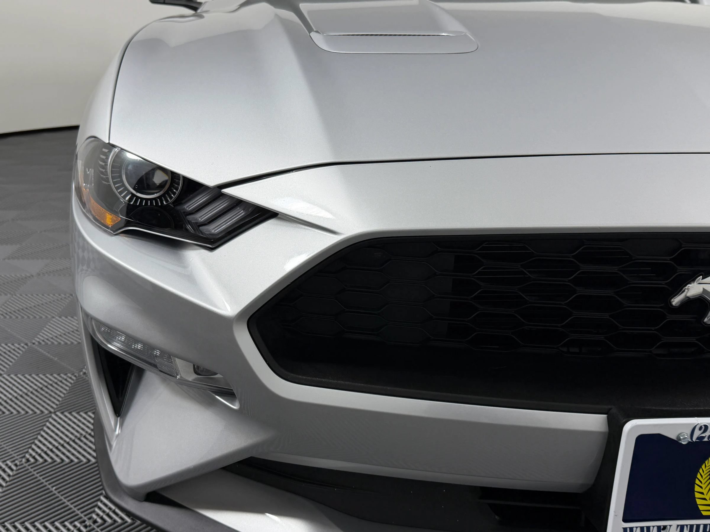 Used 2018 Ford Mustang Premium w/ Equipment Group 201A RWD image 4